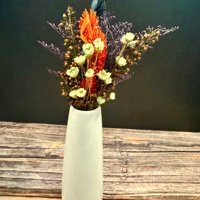 Mini Dried Floral Vases & Wood Gift Tag