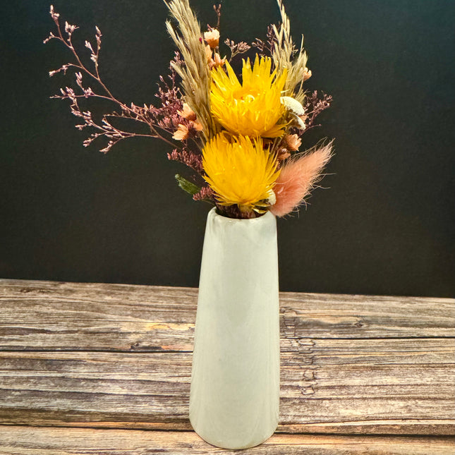Mini Dried Floral Vases & Wood Gift Tag